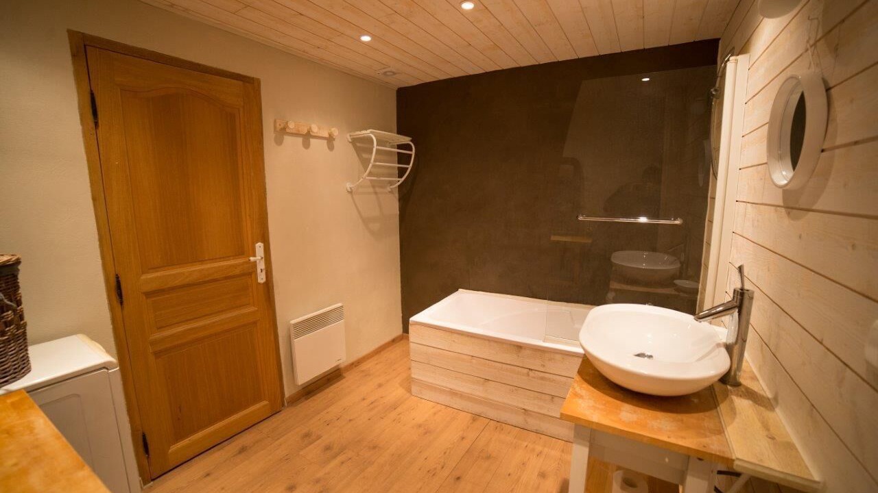 Photo of Bathroom in Old Tende