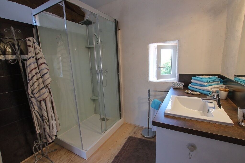 Photo of Bathroom in Calmels-et-le-Viala
