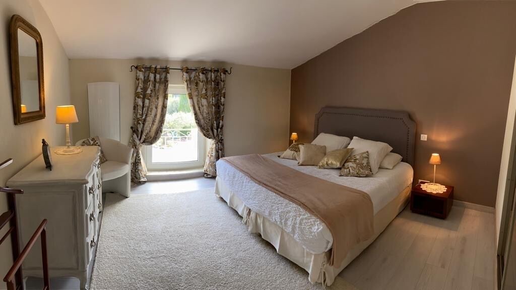 Photo of Bedroom in La Garde-Adhemar