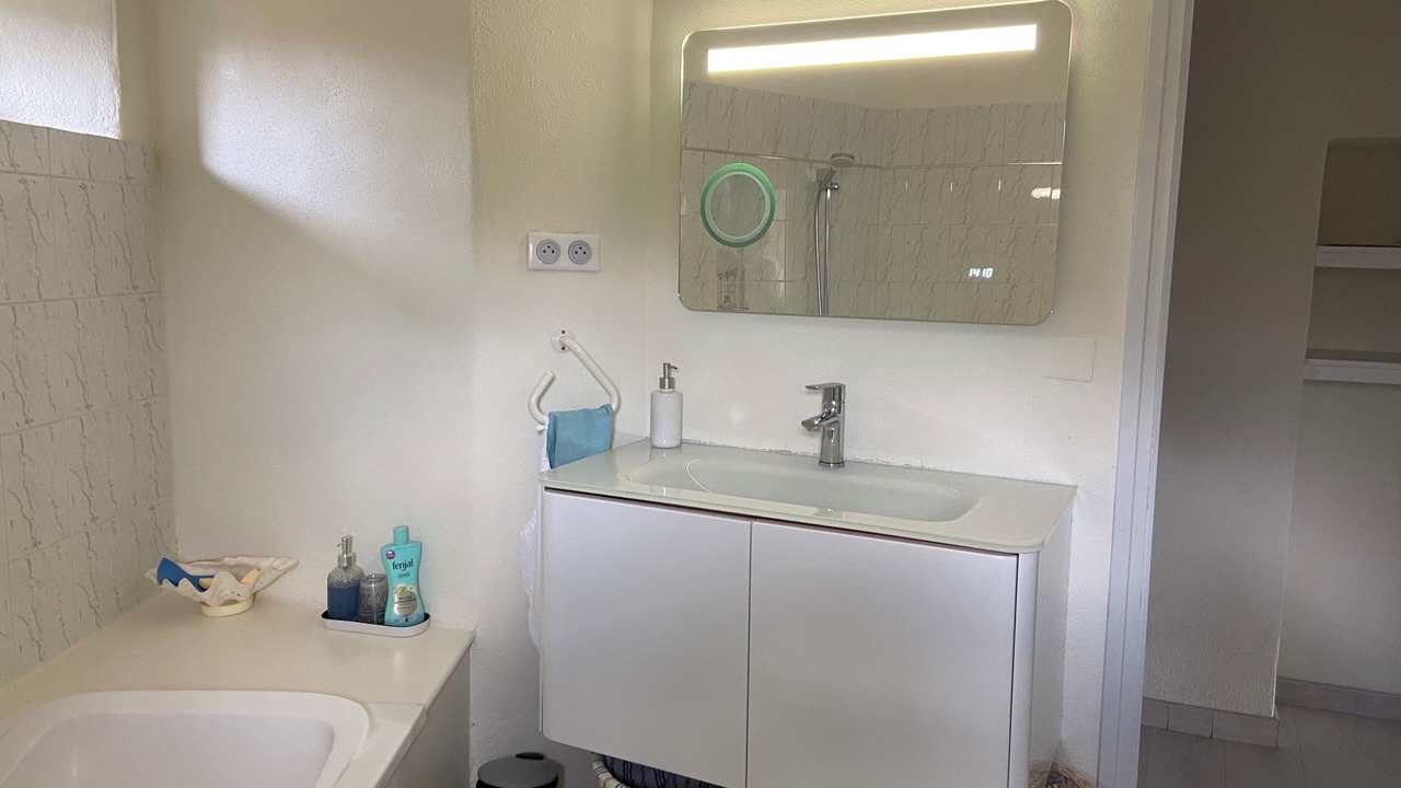 Photo of Bathroom in La Garde-Adhemar