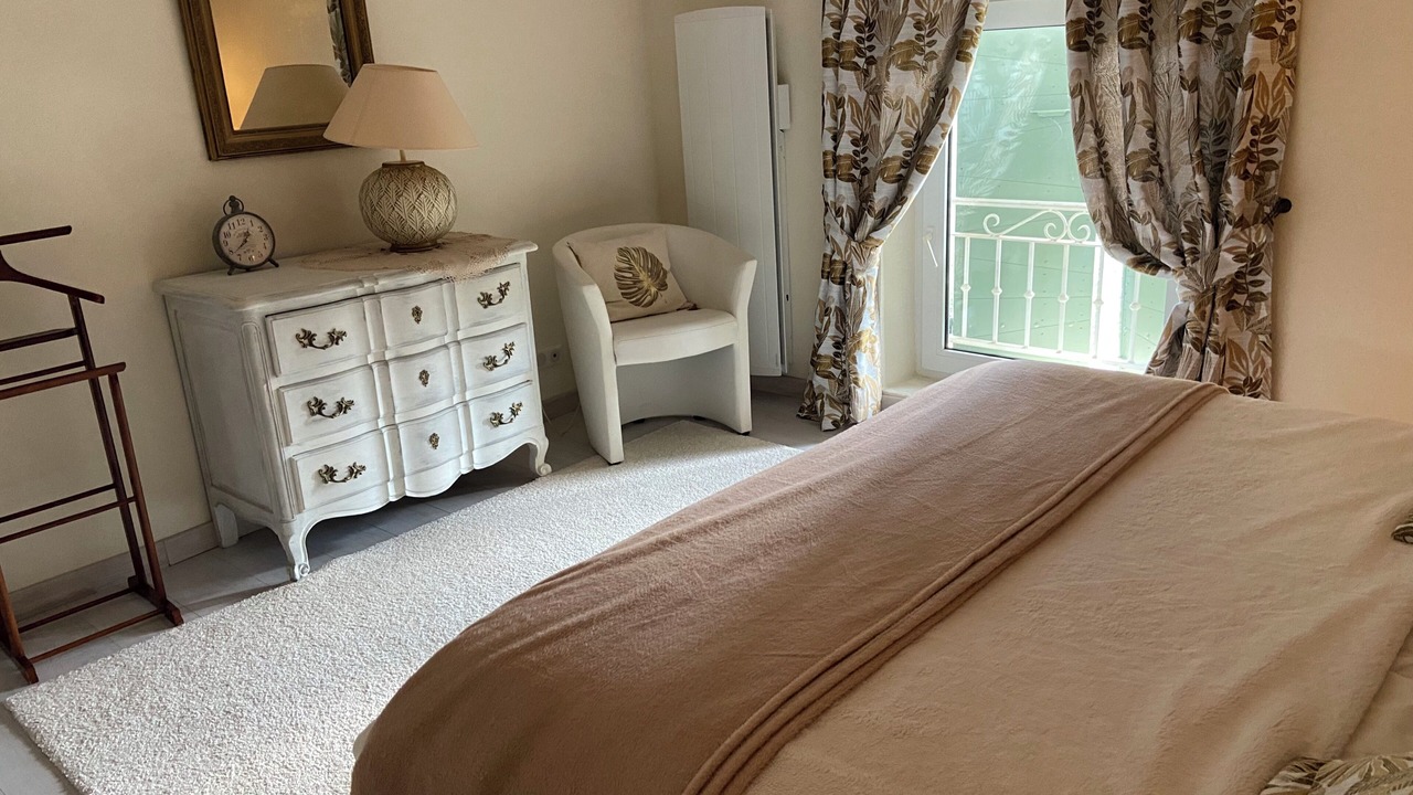 Photo of Bedroom in La Garde-Adhemar
