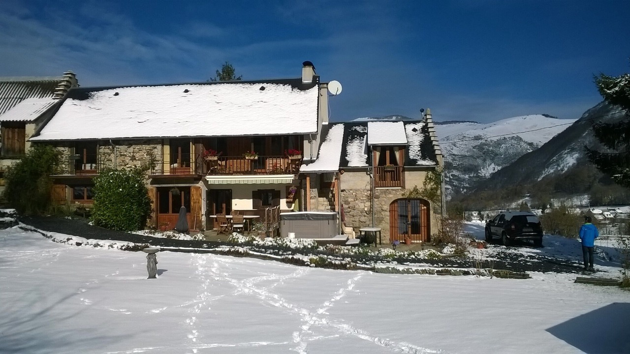 Photo of Outdoor in Campan