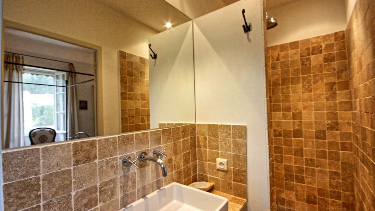 Photo of Bathroom in St.-Remy-de-Provence