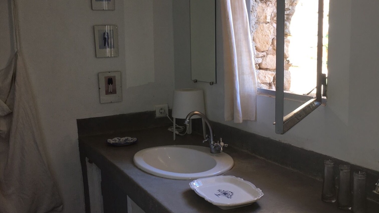 Photo of Bathroom in Rustrel