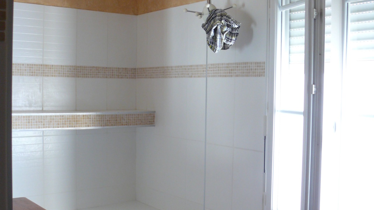 Photo of Bathroom in Saint-Series