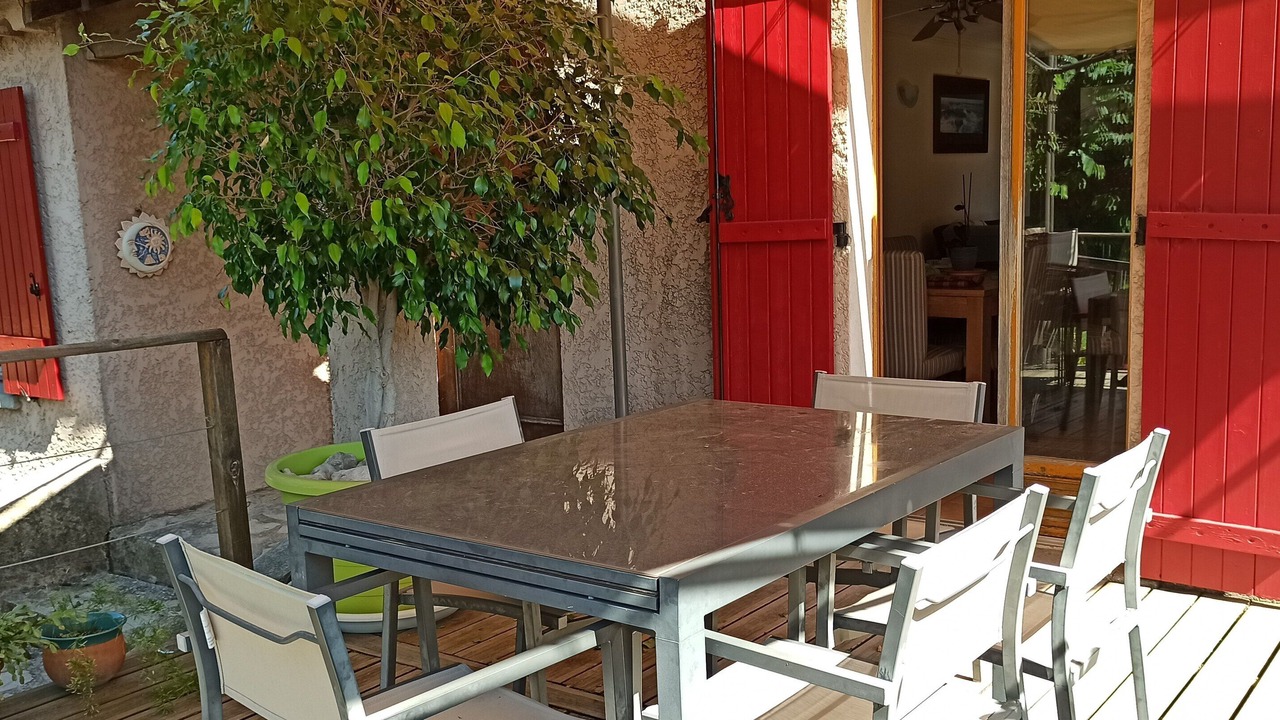 Photo of Outdoor in Sainte-Cecile-les-Vignes