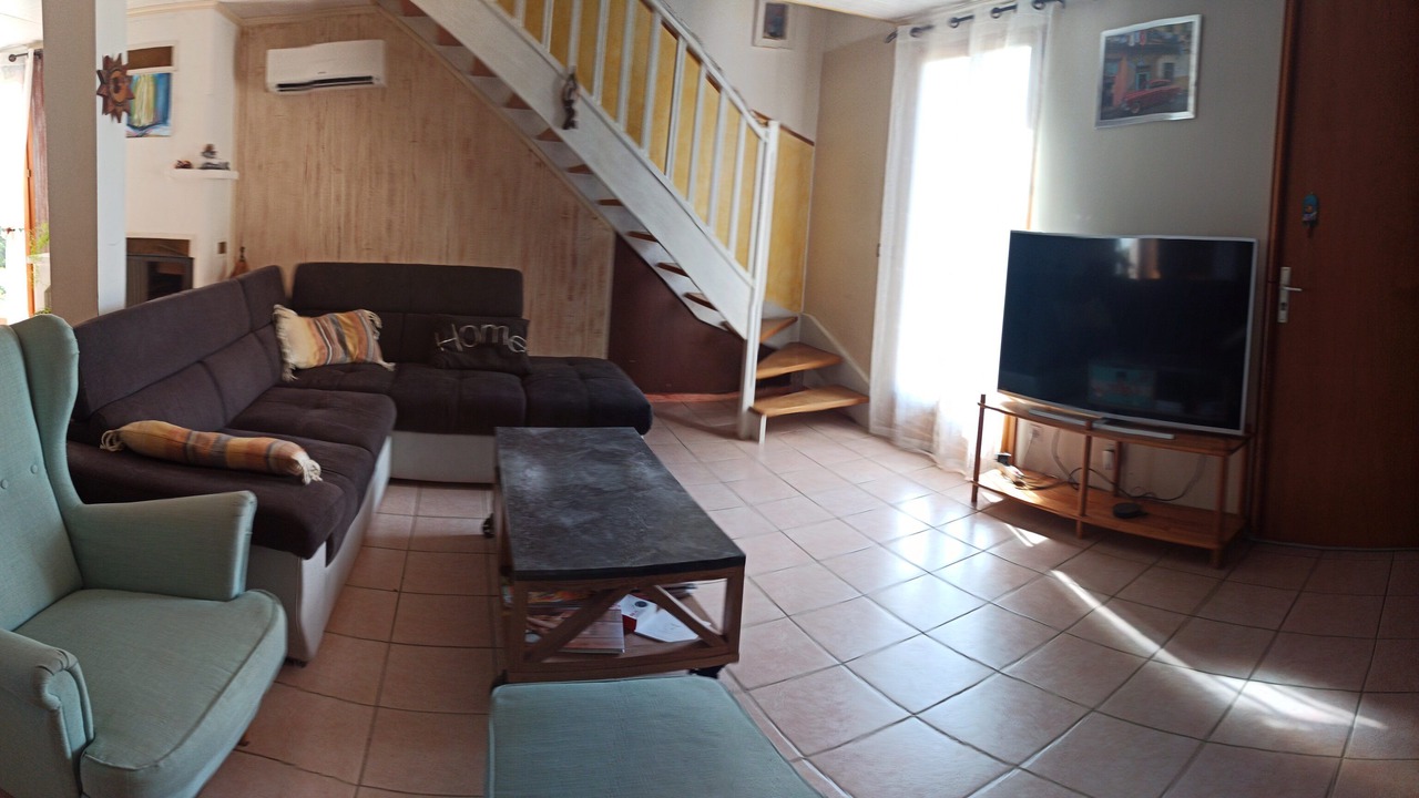 Photo of Livingroom in Sainte-Cecile-les-Vignes