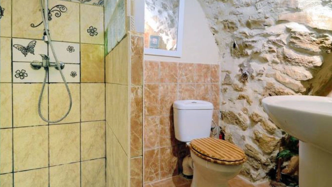 Photo of Bathroom in Jouques