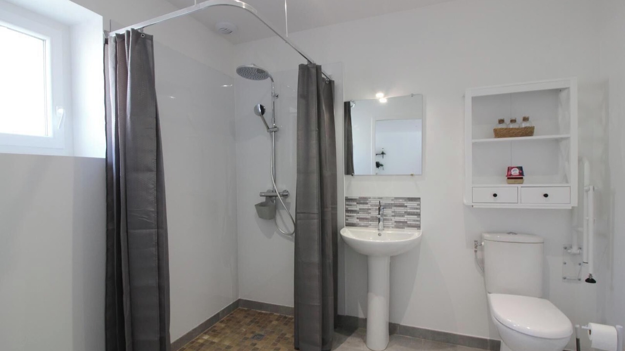 Photo of Bathroom in Civrac-en-Medoc