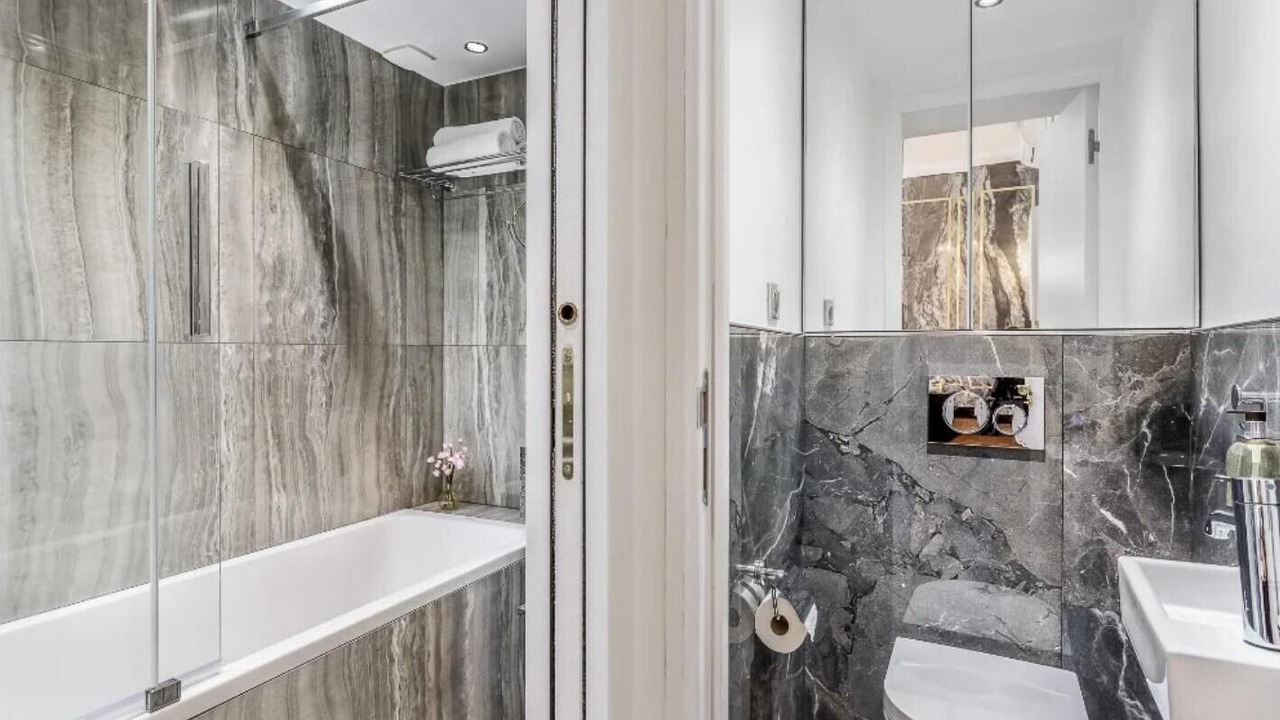 Photo of Bathroom in 2nd Arrondissement