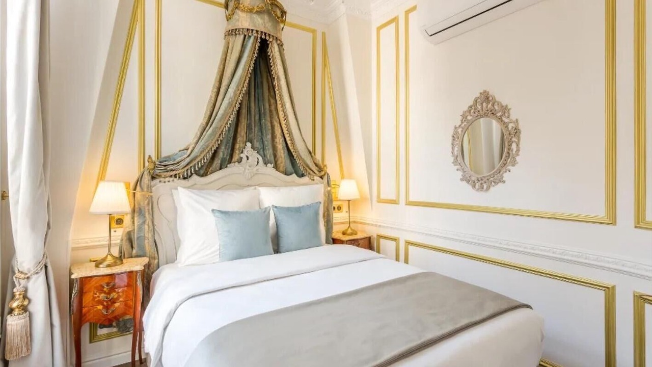 Photo of Bedroom in 2nd Arrondissement