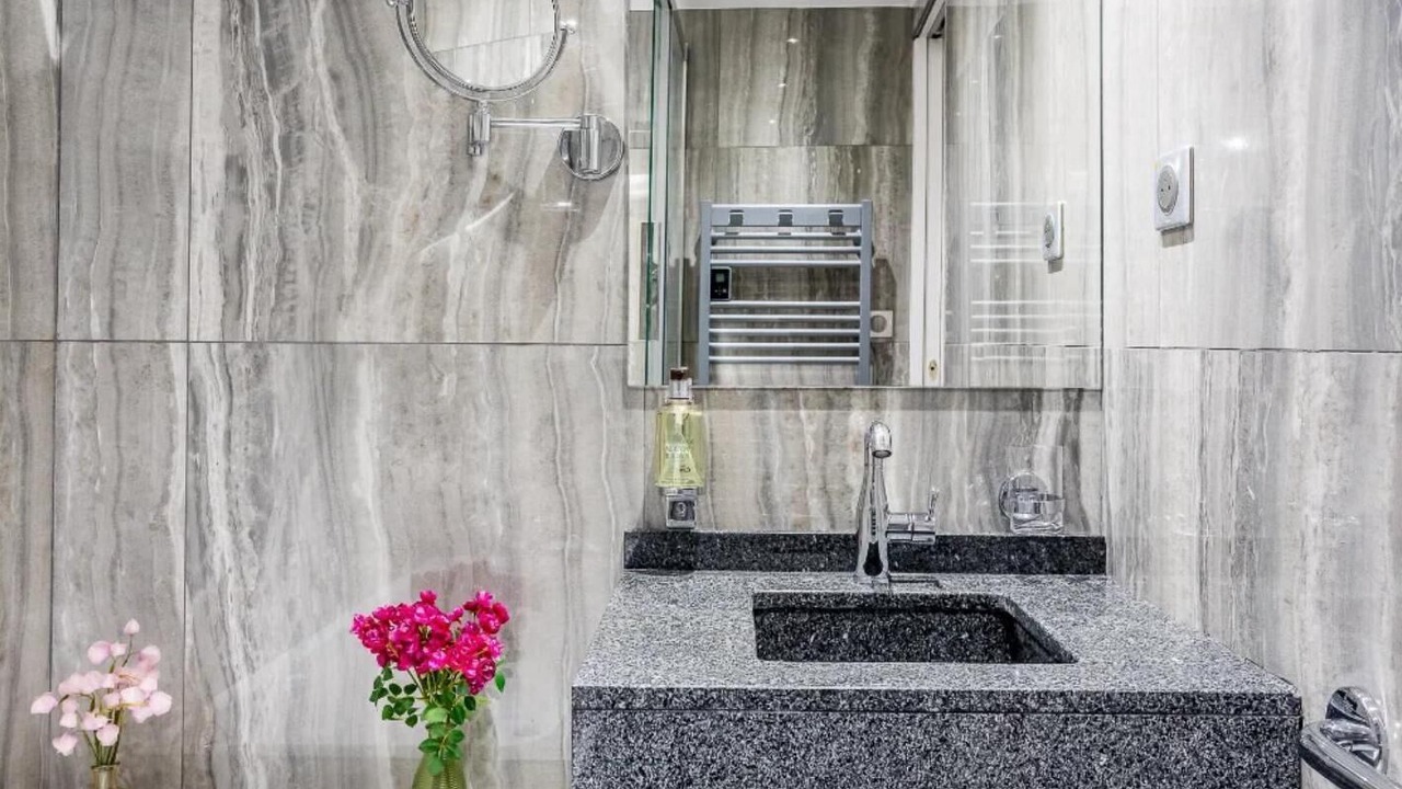 Photo of Bathroom in 2nd Arrondissement