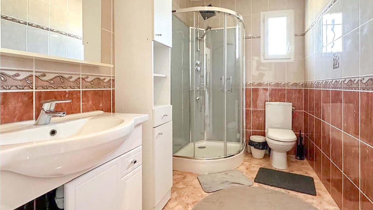 Photo of Bathroom in Rochefort-du-Gard
