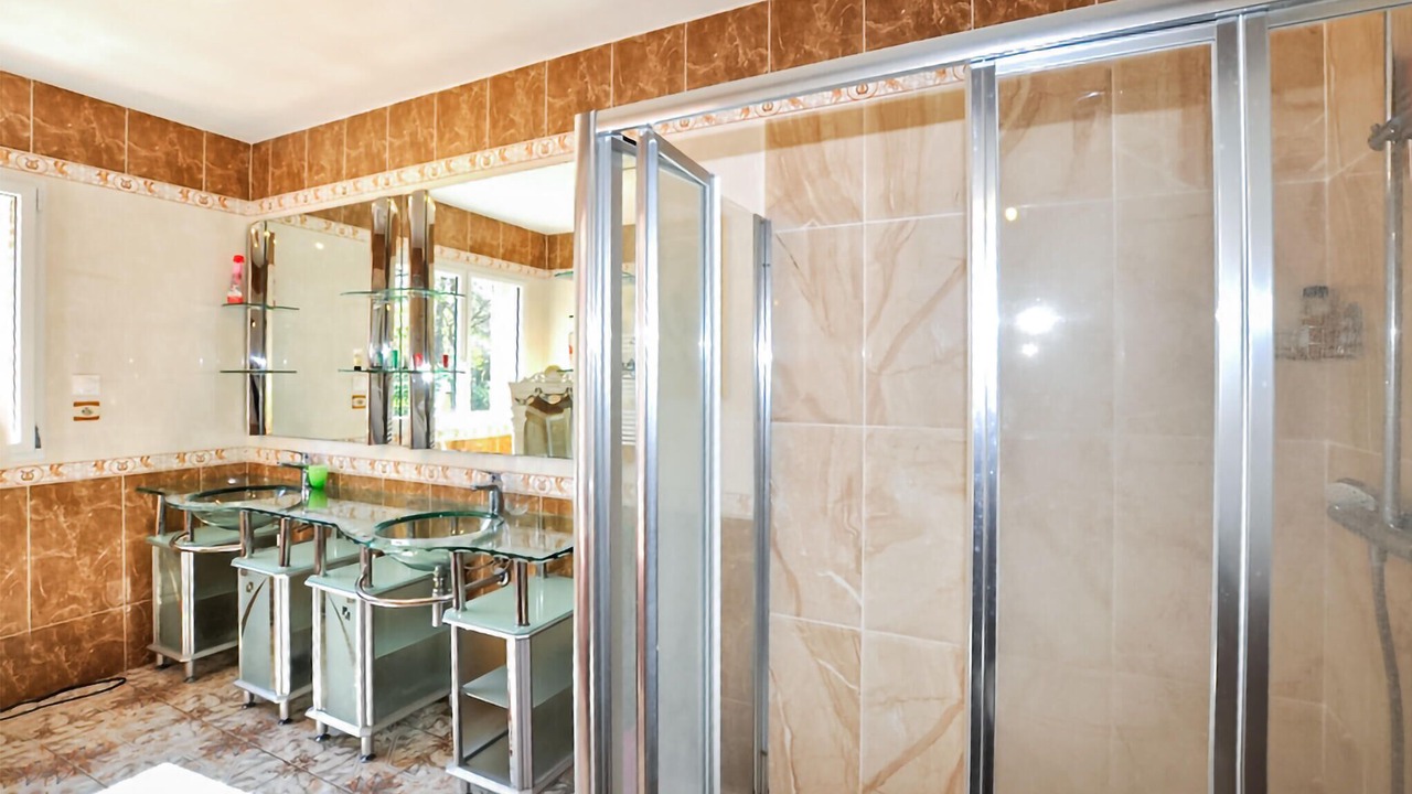 Photo of Bathroom in Laroque-des-Alberes
