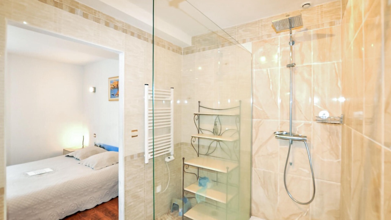 Photo of Bathroom in Laroque-des-Alberes