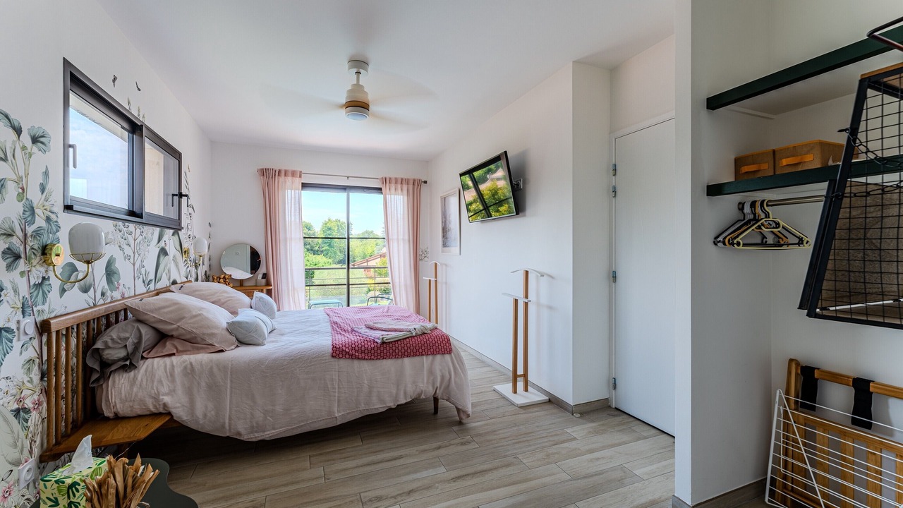 Photo of Bedroom in Parentis-en-Born