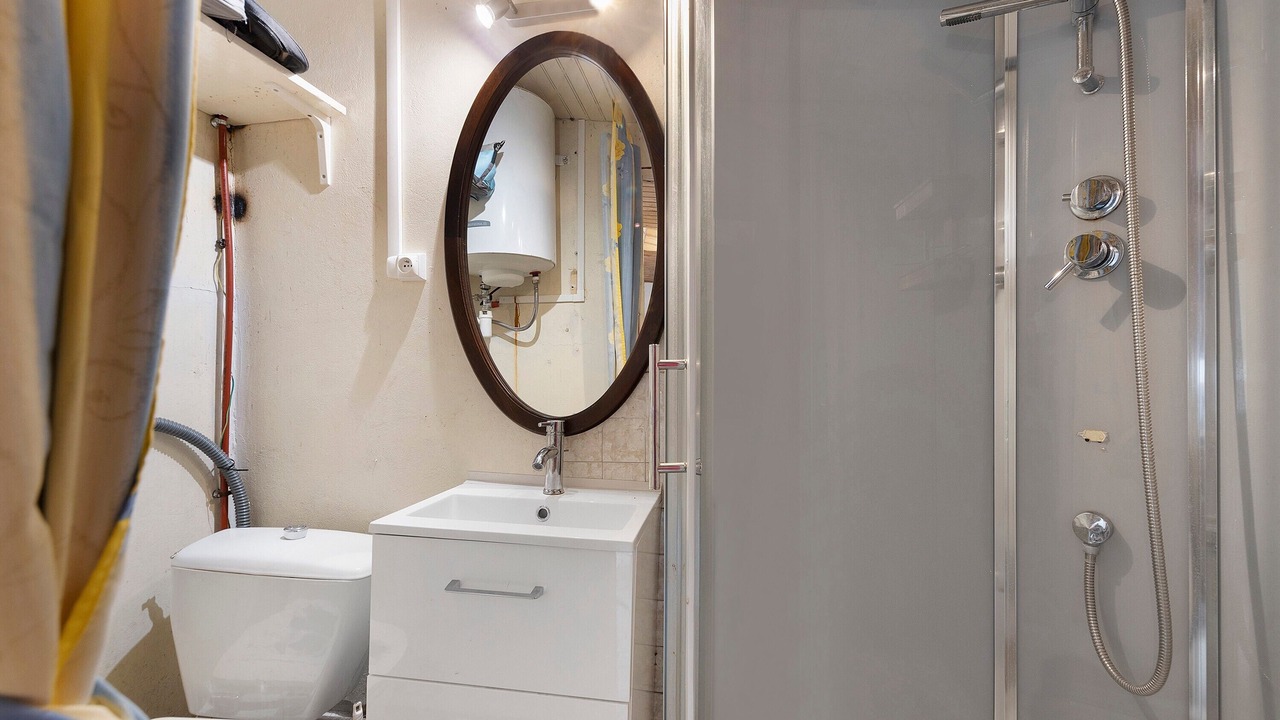 Photo of Bathroom in Lanton