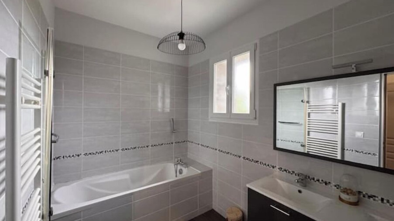 Photo of Bathroom in Jau-Dignac-et-Loirac