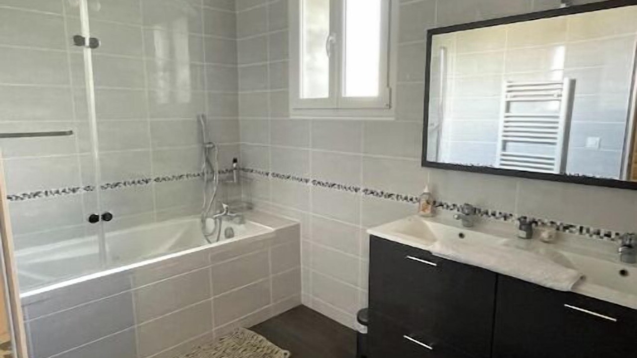 Photo of Bathroom in Jau-Dignac-et-Loirac