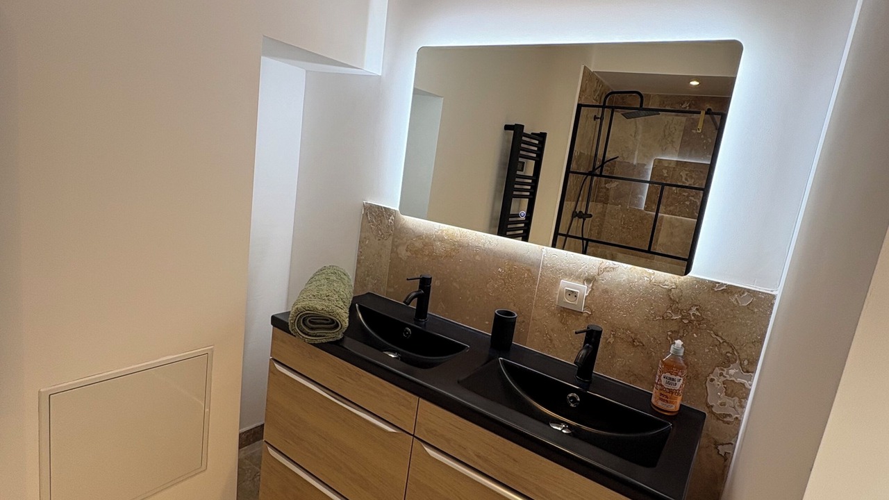 Photo of Bathroom in Cairanne