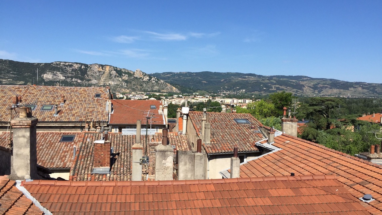 Photo of Others in Valence