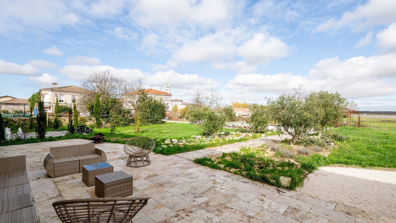 Photo of Patio Balcony in Begadan