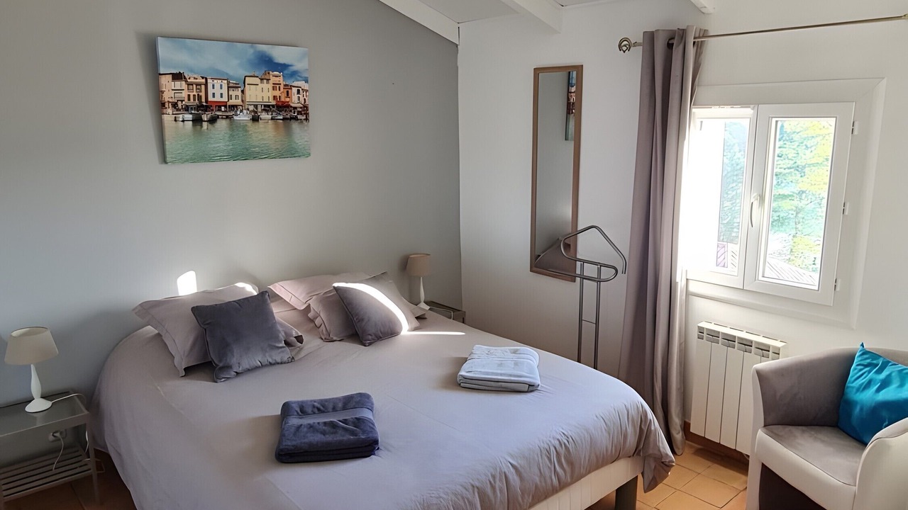 Photo of Bedroom in La Motte-dʼAigues