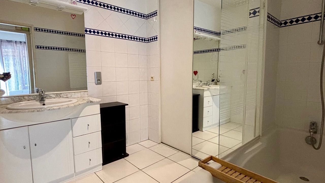 Photo of Bathroom in La Jetee
