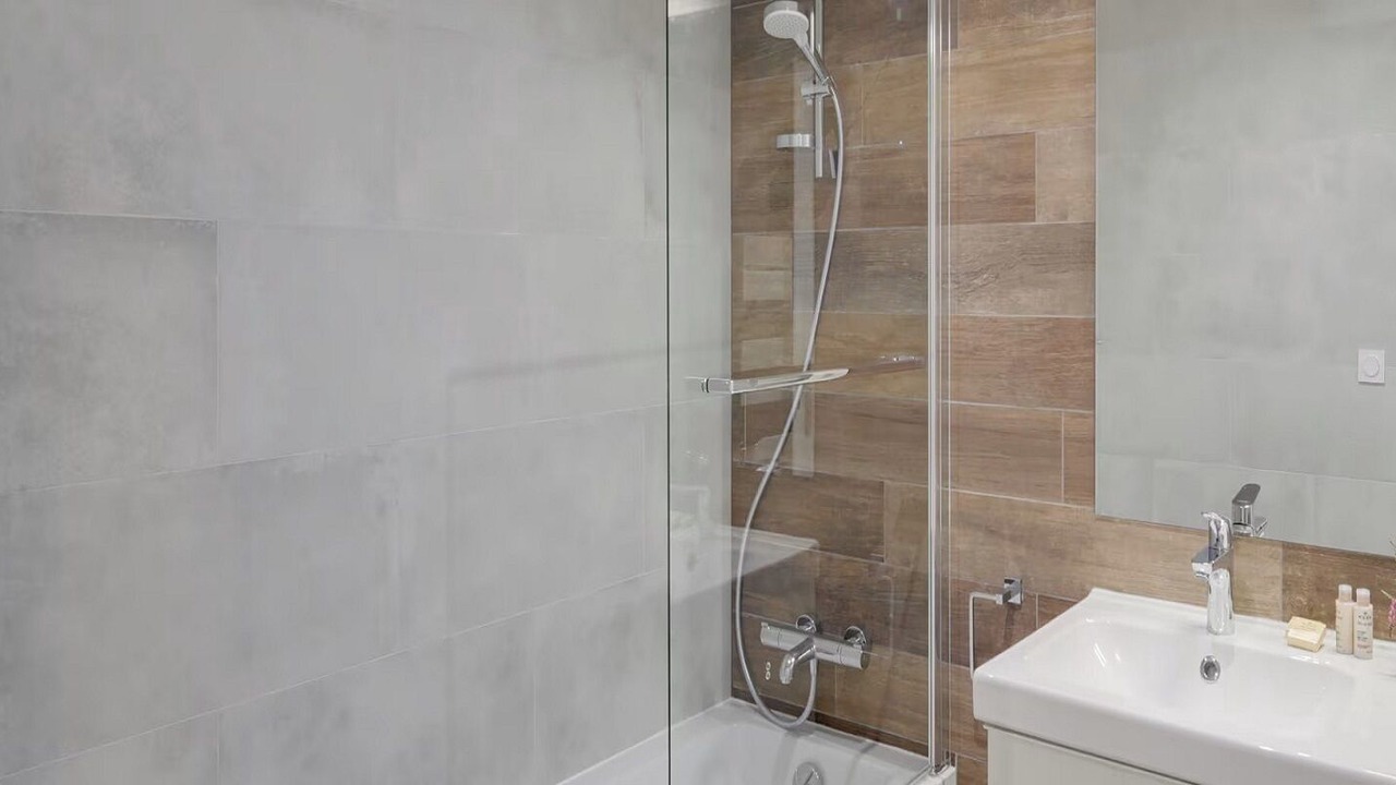 Photo of Bathroom in Quartier du Mail