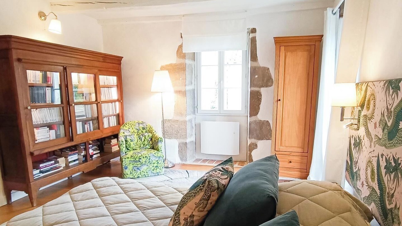 Photo of Bedroom in Camburat