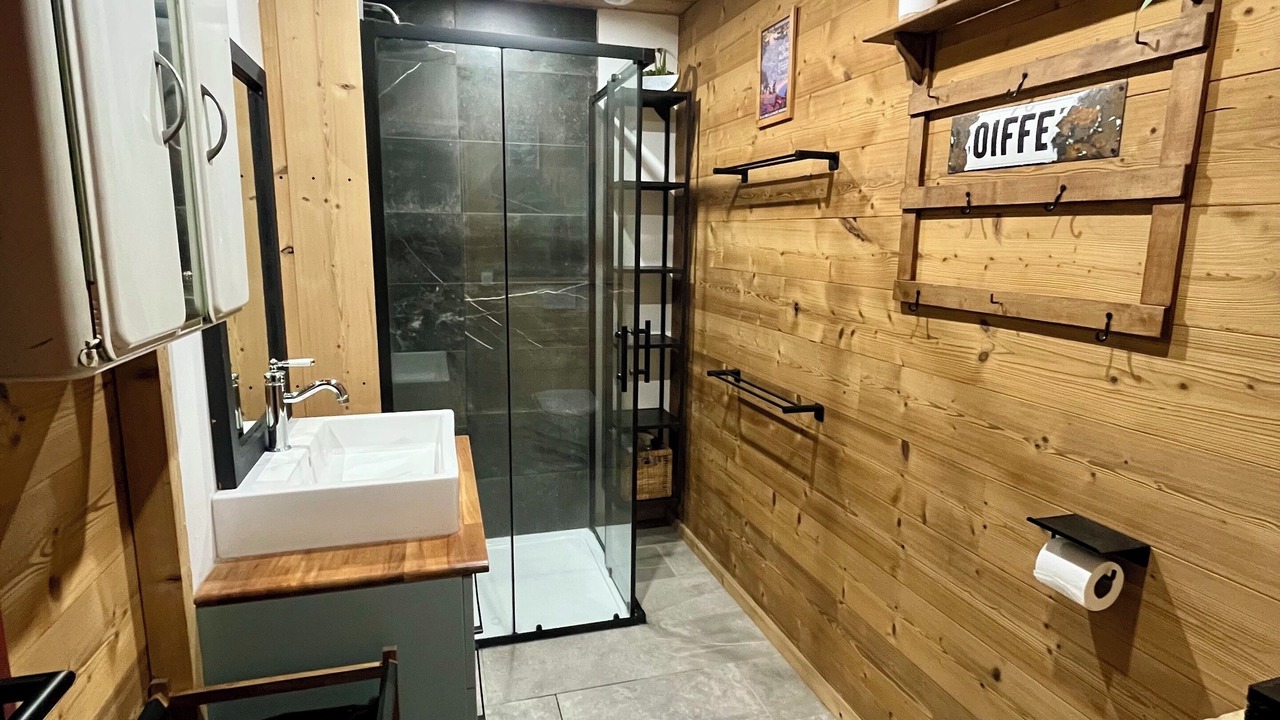 Photo of Bathroom in Oz