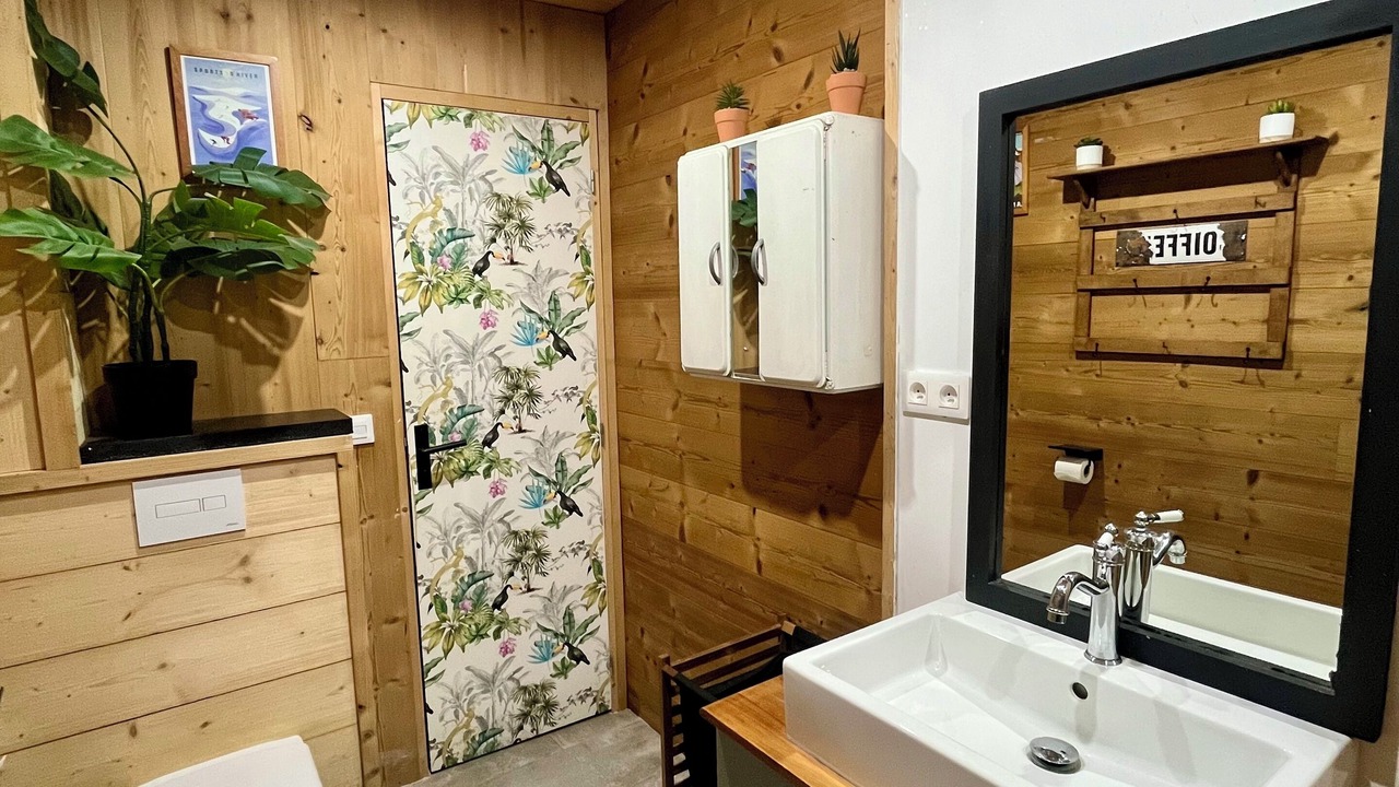 Photo of Bathroom in Oz