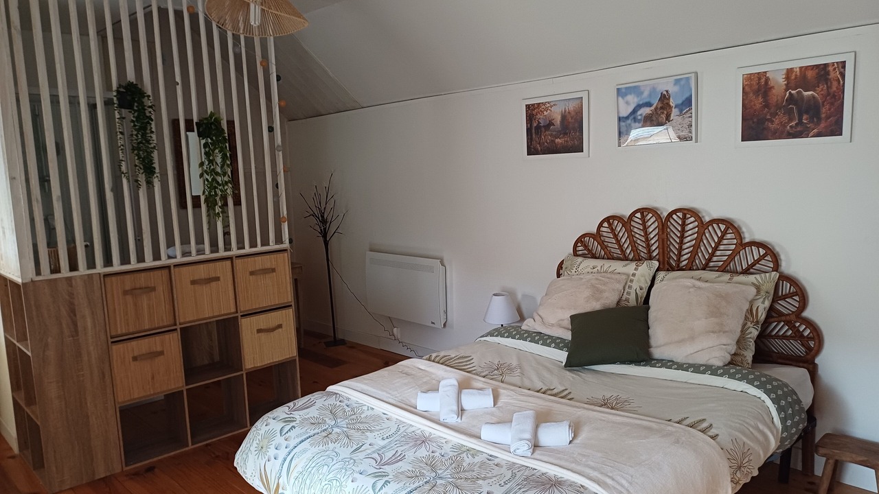 Photo of Bedroom in Campan