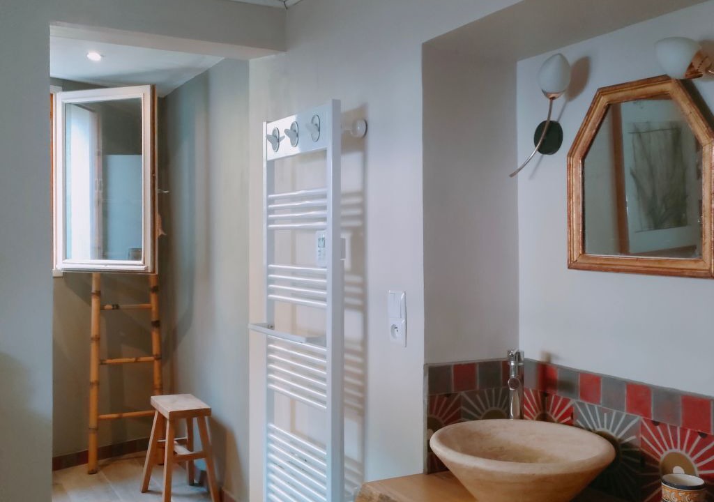 Photo of Bathroom in Chateauneuf-le-Rouge