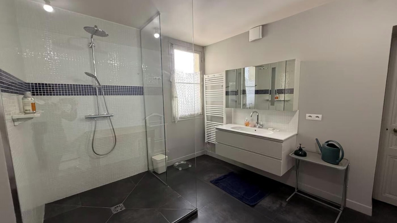 Photo of Bathroom in Quartier de l'Ecole-Militaire