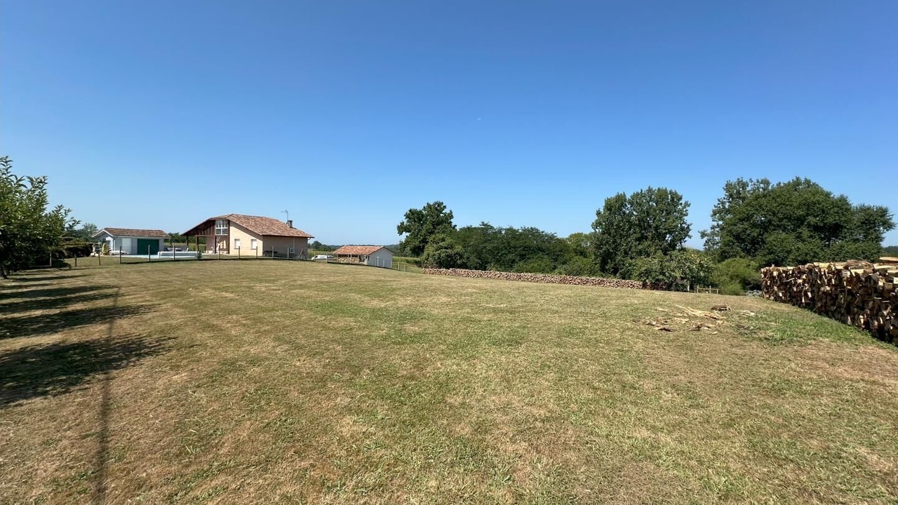 Photo of Outdoor in Pouillon