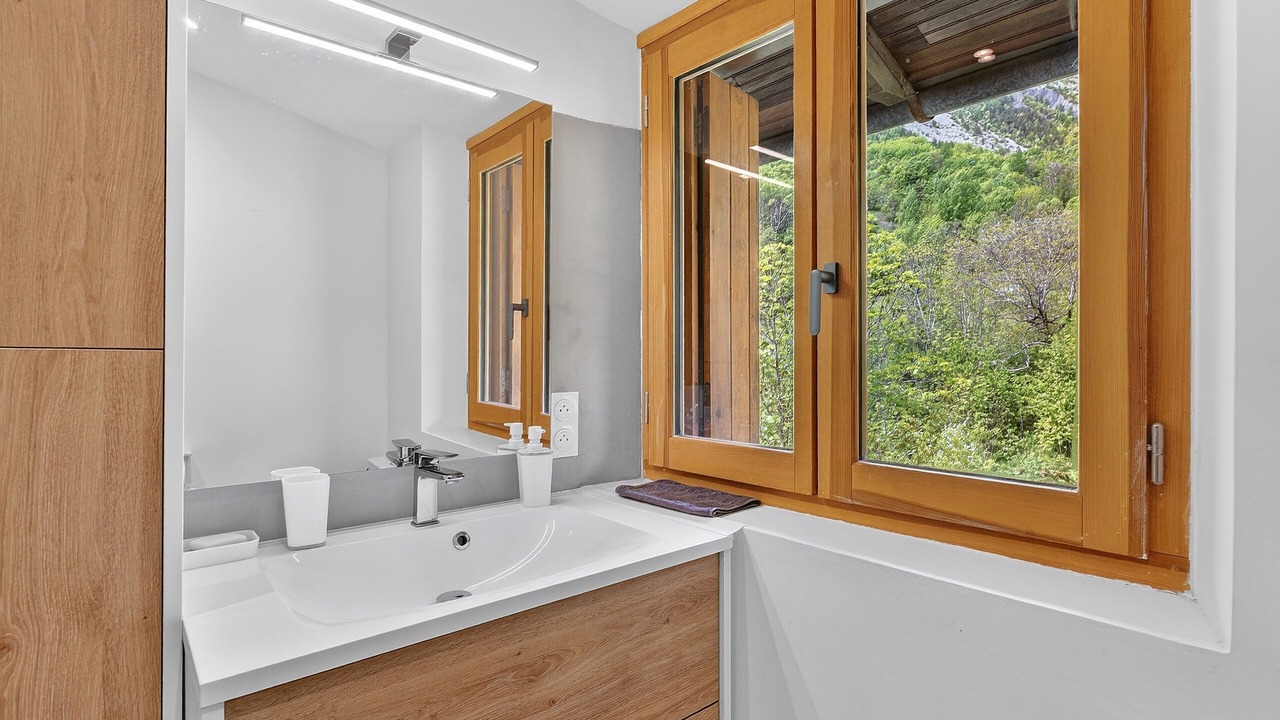 Photo of Bathroom in Entraunes