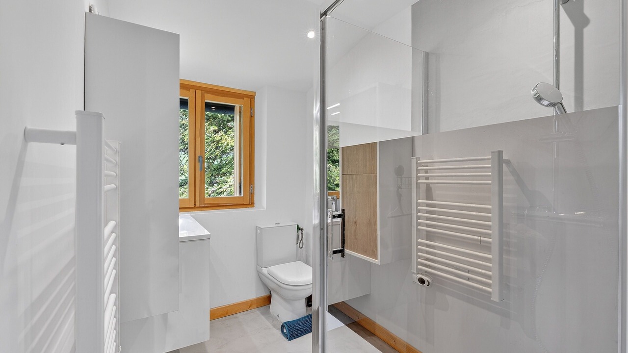 Photo of Bathroom in Entraunes