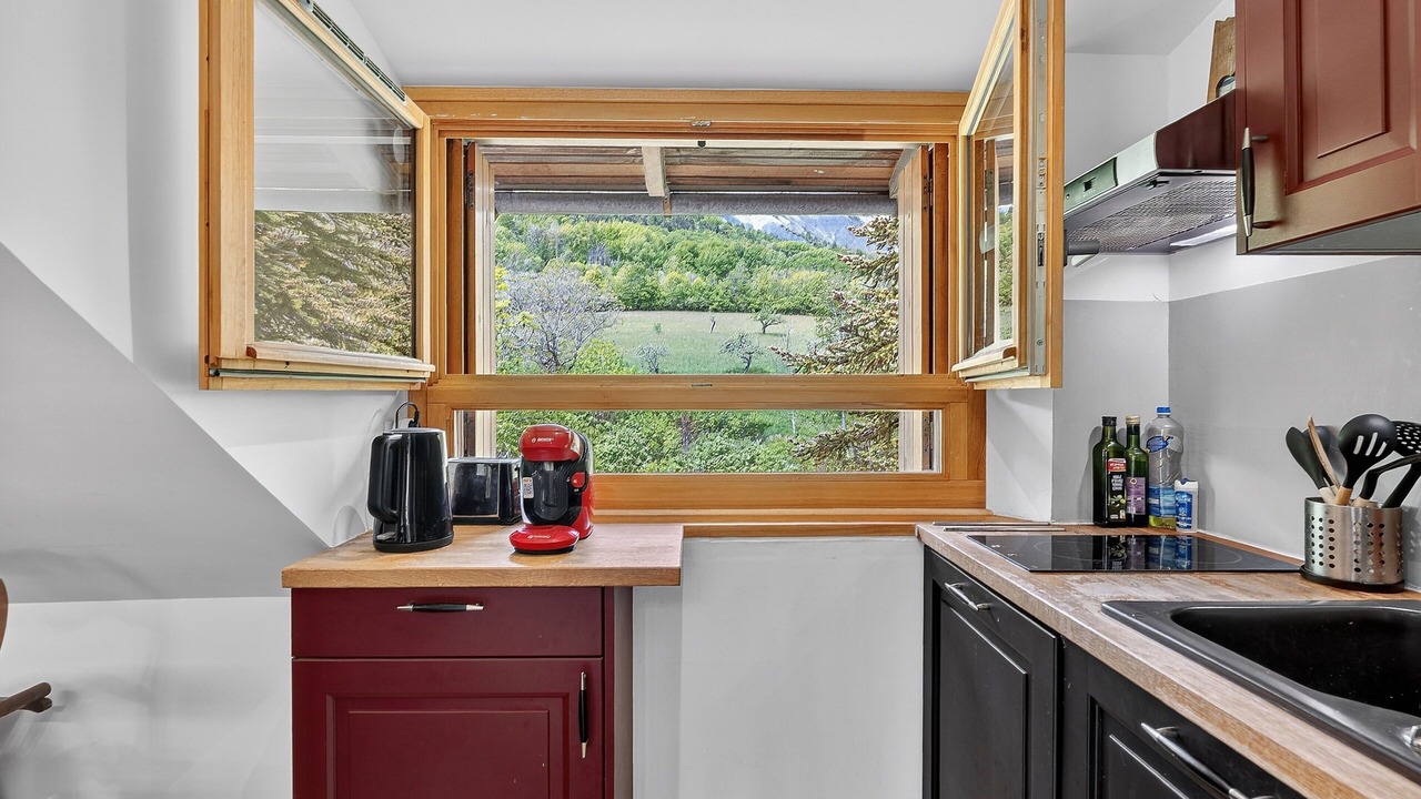 Photo of Kitchen in Entraunes