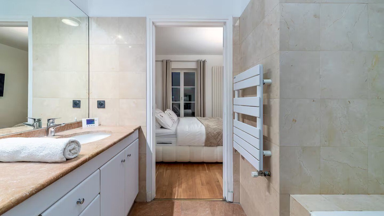 Photo of Bathroom in 7th Arrondissement