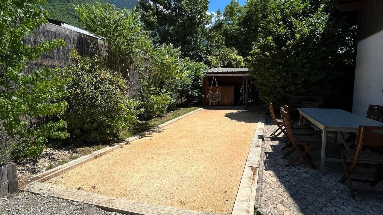 Photo of Outdoor in Angon