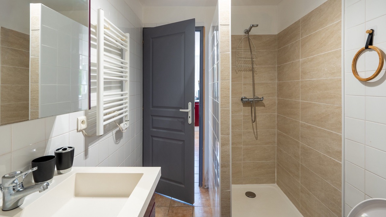 Photo of Bathroom in Venterol