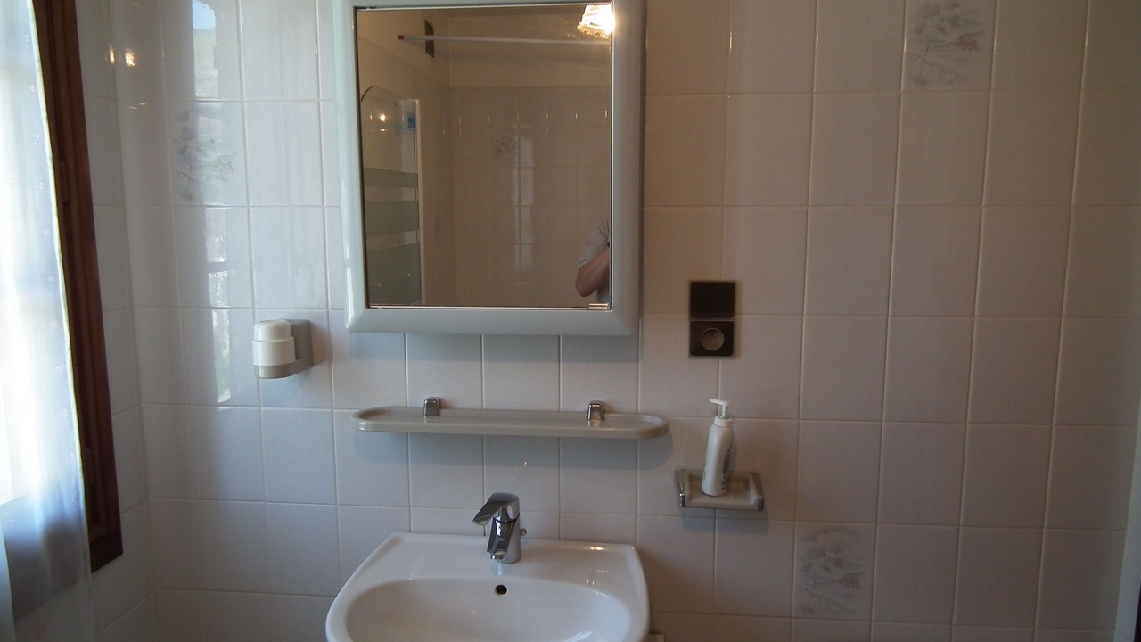 Photo of Bathroom in Campan