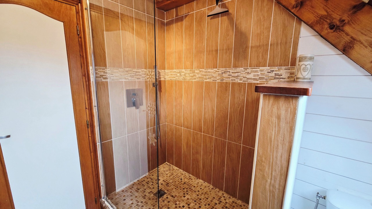 Photo of Bathroom in Campan