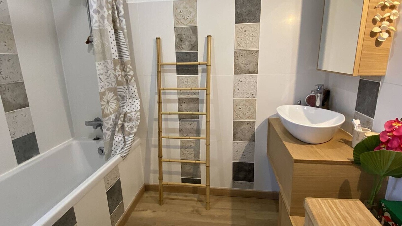 Photo of Bathroom in Le Port