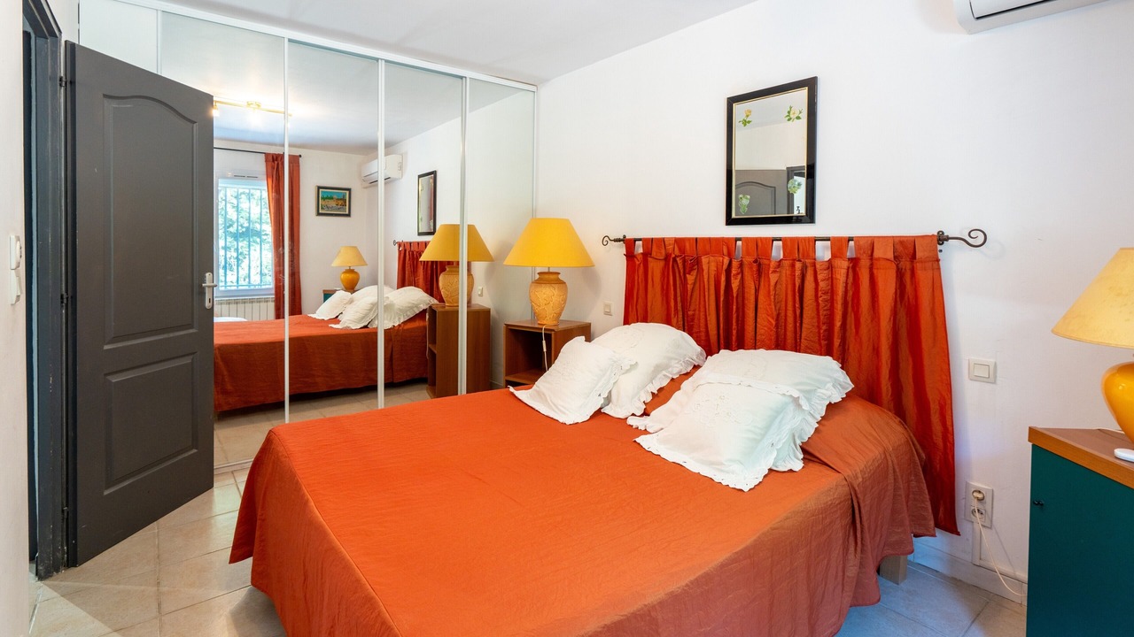 Photo of Bedroom in Jonquieres