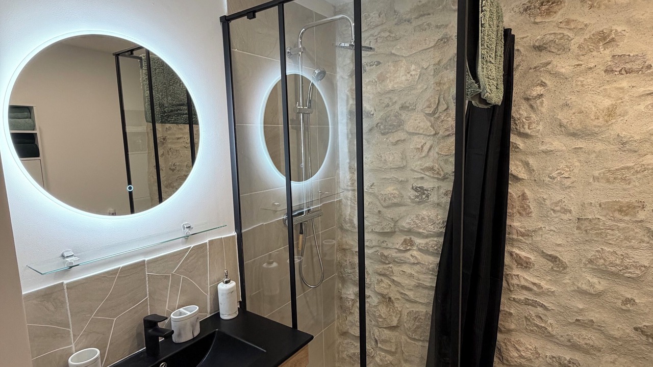 Photo of Bathroom in Cruas