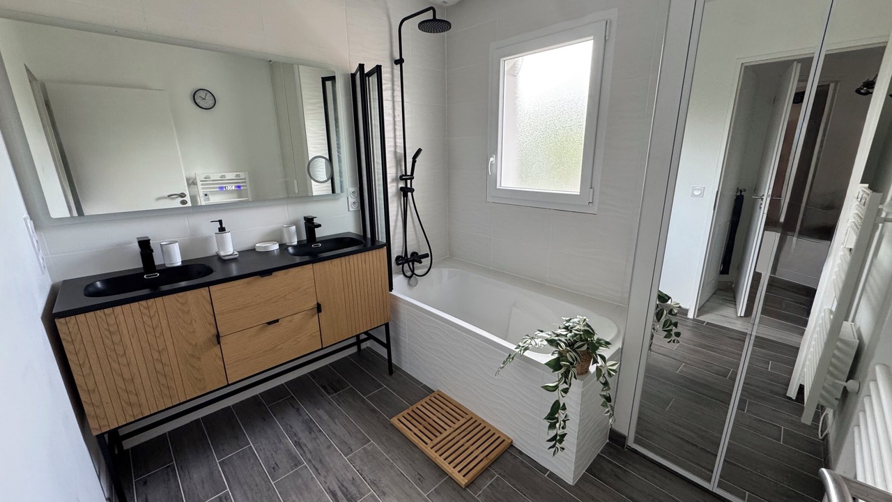 Photo of Bathroom in Urcuit