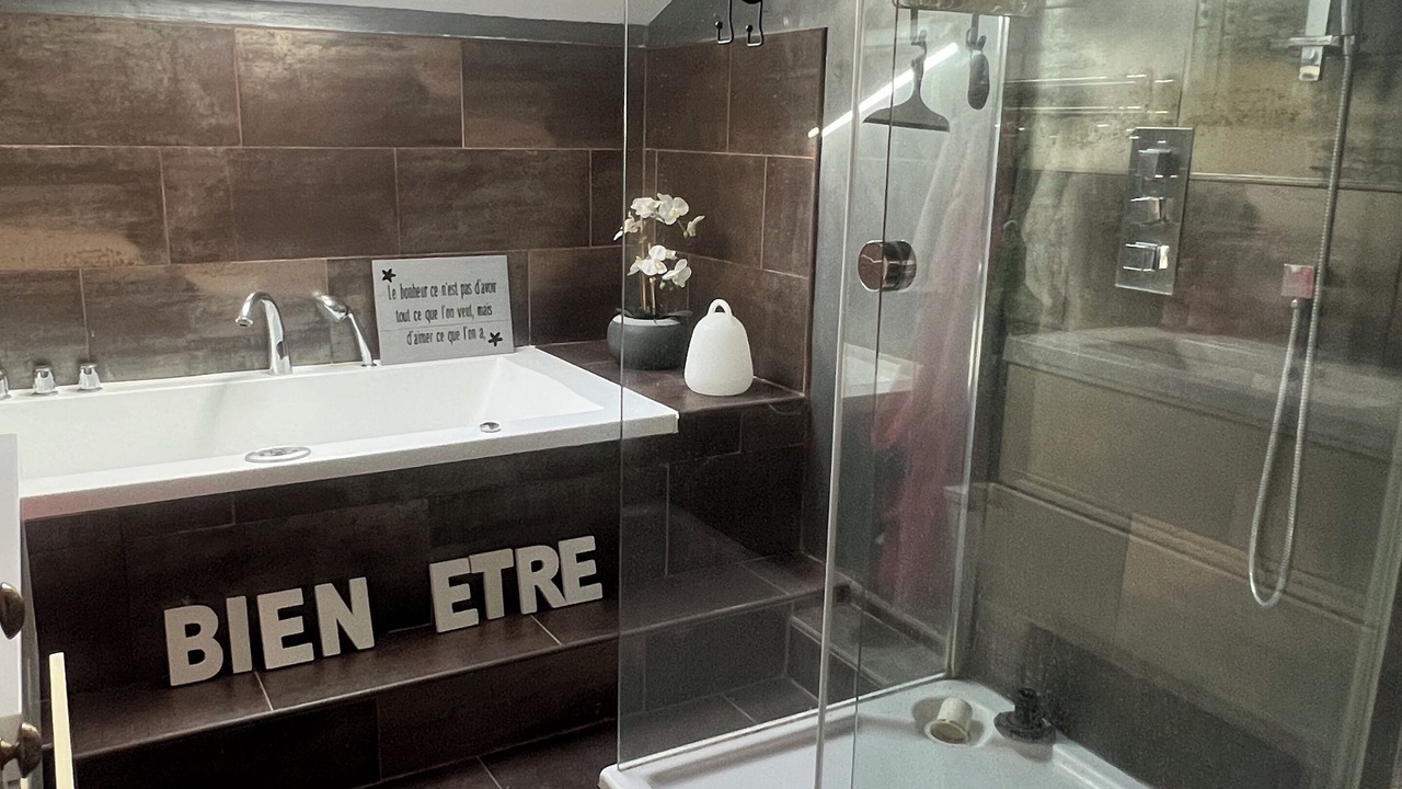 Photo of Bathroom in Beaumont-les-Valence