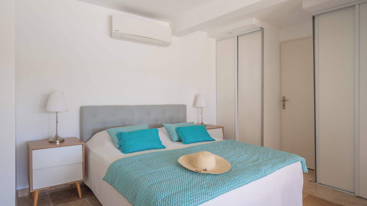 Photo of Bedroom in Noves